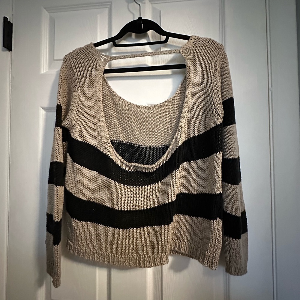 Brandy Melville Black and Tan Crew Neck Sweater - Picture 5 of 5